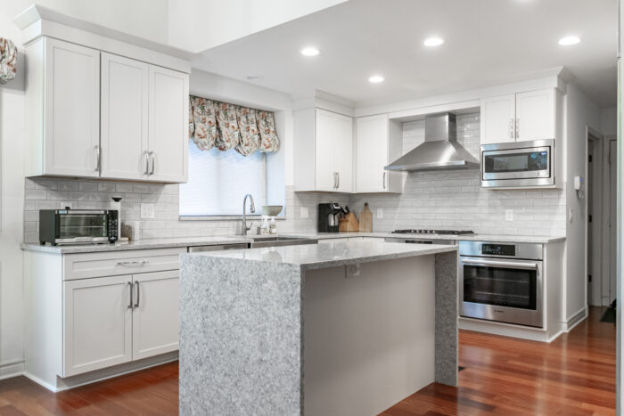 West Bloomfield Kitchen Remodeling with Quartz Countertop 