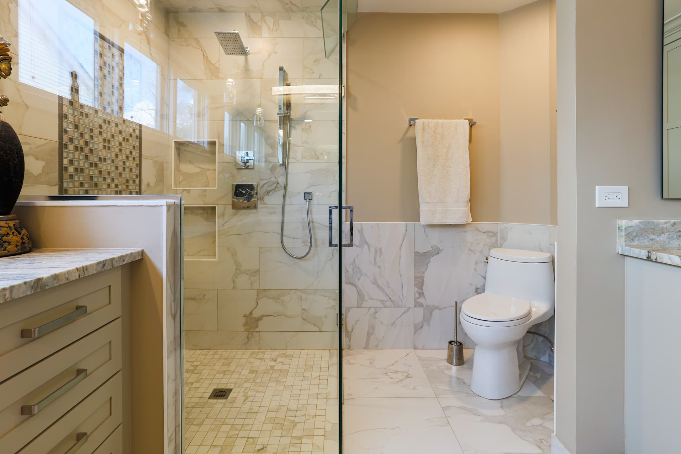West Bloomfield Bathroom Remodeler with tile shower walls